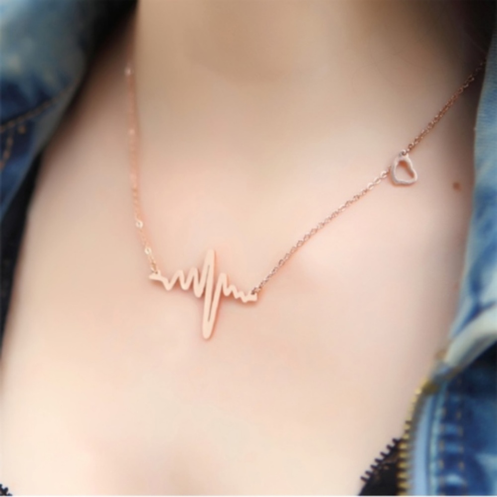 NWOT Gold EKG Heartbeart Necklace - Picture 5 of 6